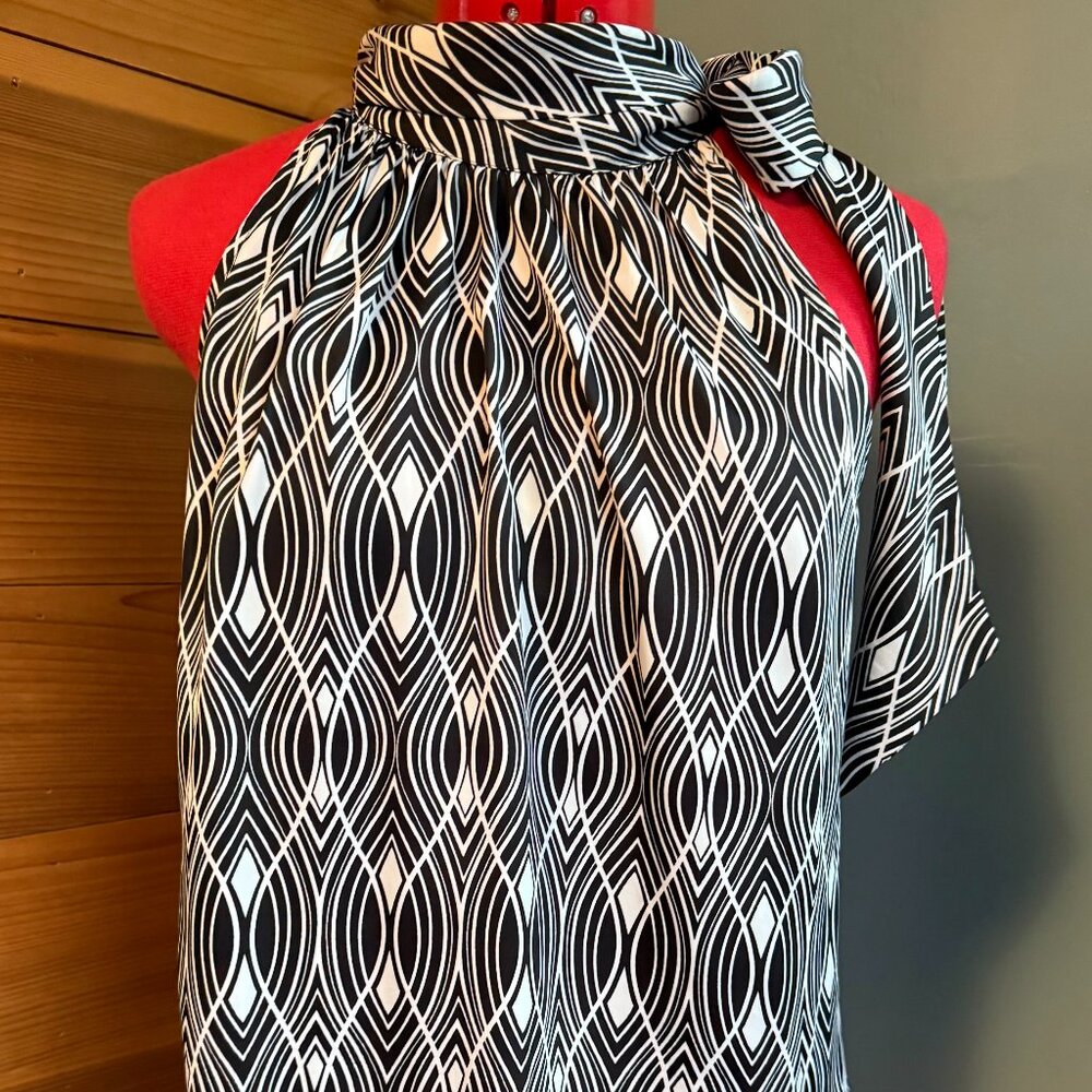 LOFT Black and White Geometric Sleeveless Blouse with Tie - M